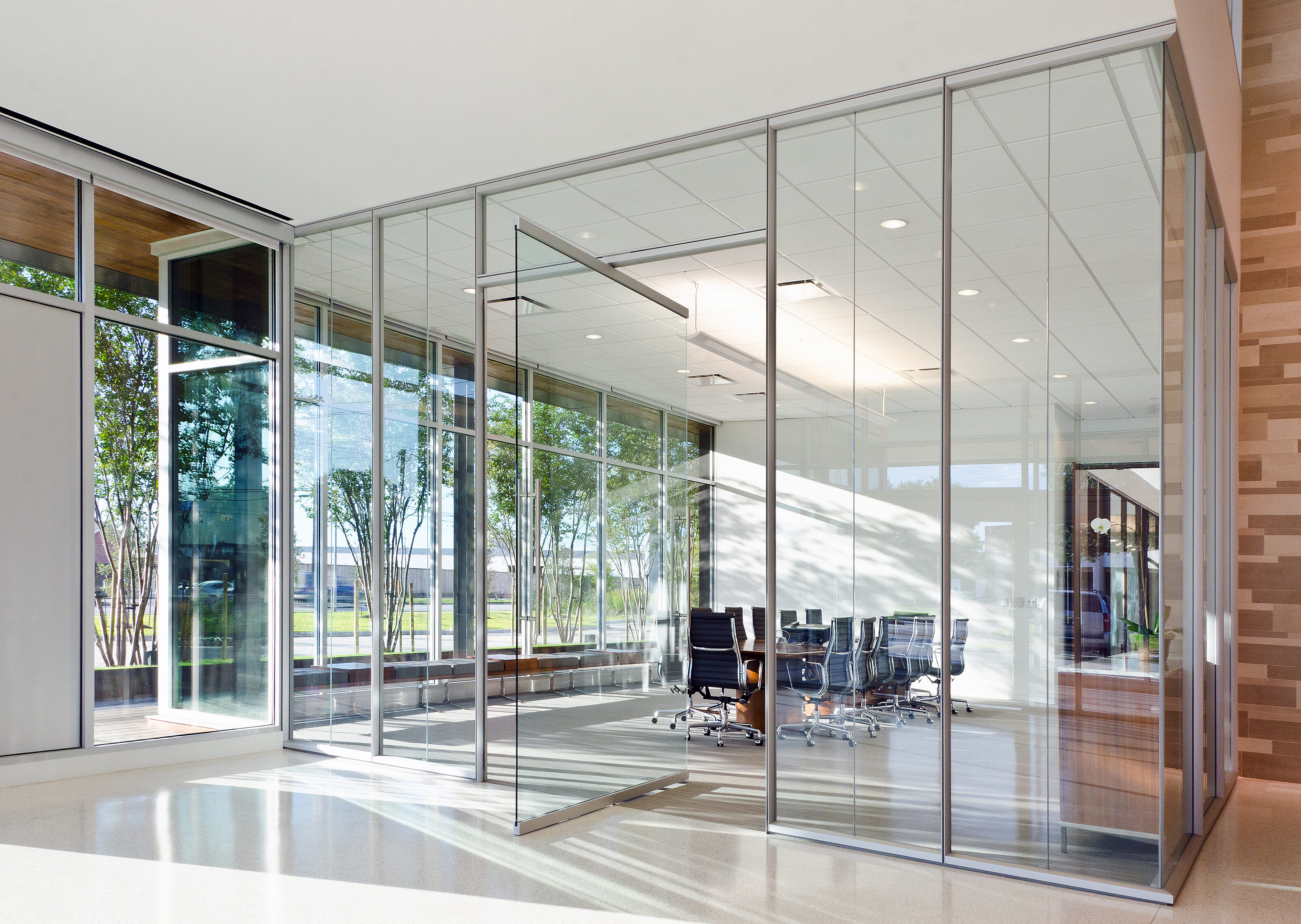 Pivoting interior glass wall doors 02